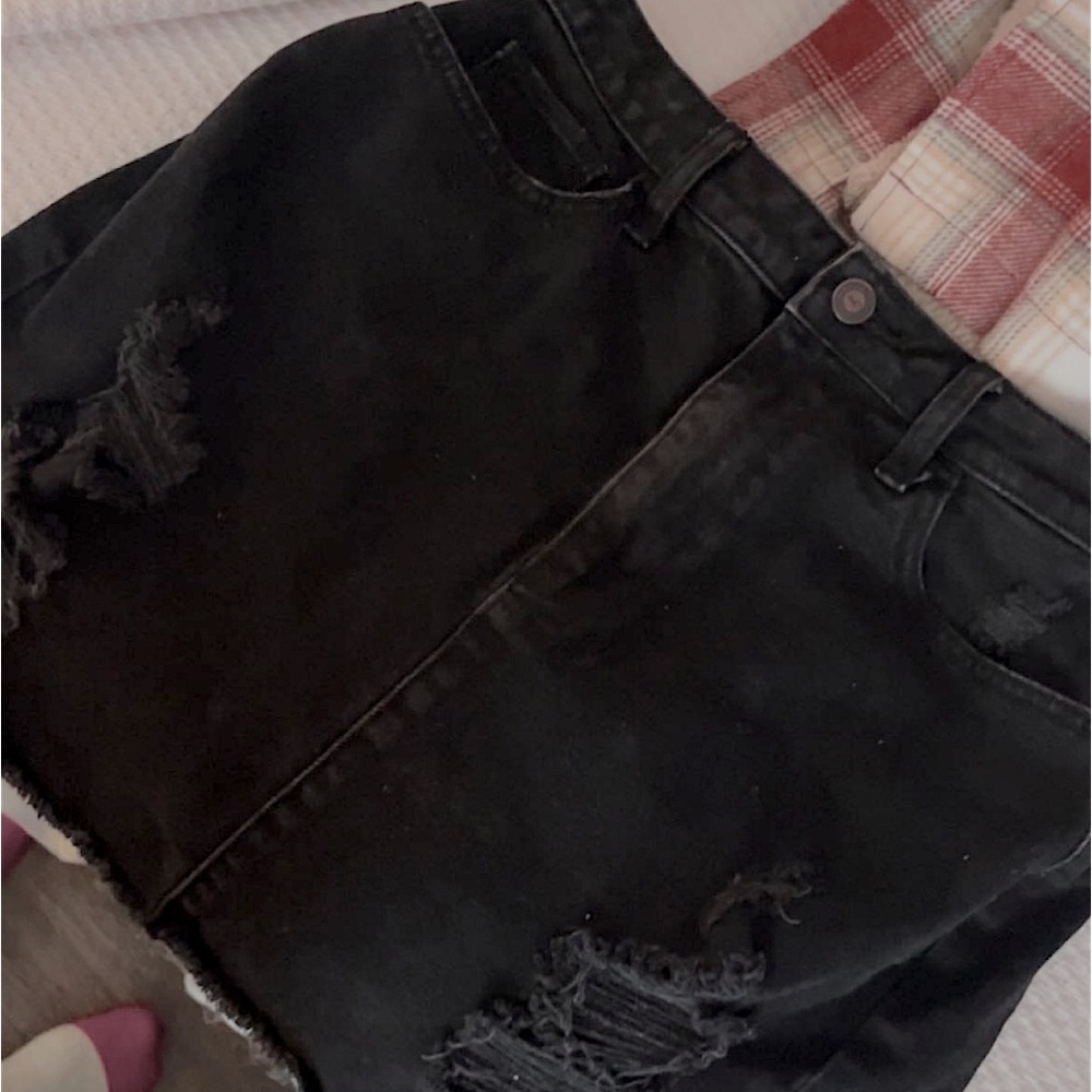 hollister distressed black bean skirt